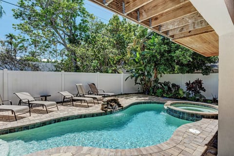 Villa Marianne covered patio alternate view