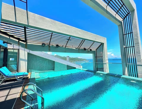 Outdoor pool, sun loungers