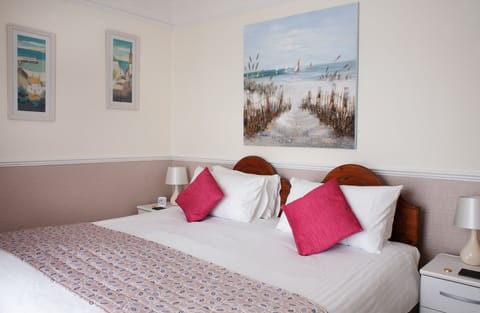 Superior Double Room (Super King Bed) | Free WiFi, bed sheets