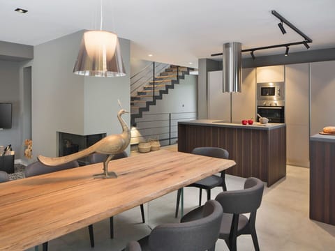 Room, Interior Design, Countertop, Furniture, Dining Room, Property, Lighting, Ceiling, Building, Table