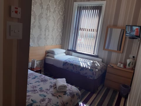 Standard Twin Room | Iron/ironing board