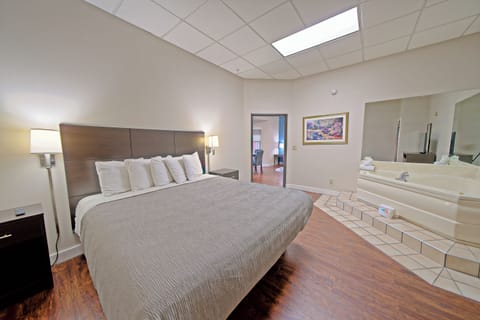 Suite, 1 Bedroom, Jetted Tub | 1 bedroom, premium bedding, Tempur-Pedic beds, in-room safe