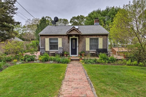 East Hampton Vacation Rental | 2BR | 1BA | 850 Sq Ft | Steps to Access
