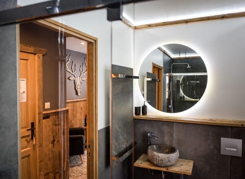 Premium Double or Twin Room, 1 Bedroom | Bathroom | Hair dryer, towels