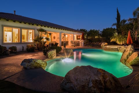 'Villa Blanca' Desert getaway w/ 6 bedrooms! House in La Quinta