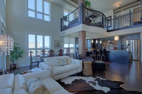 Perfect for a relaxing dinner with family or hosting your important event.