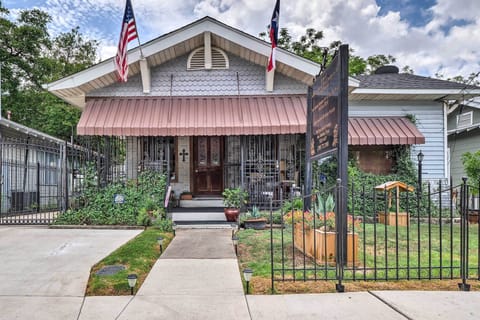 San Antonio Vacation Rental | 1BR | 1BA | 500 Sq Ft | Stairs Only Access