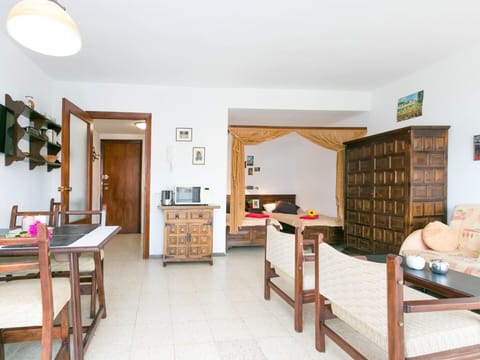 Property, Room, Furniture, Building, House, Interior Design, Real Estate, Floor, Table, Home