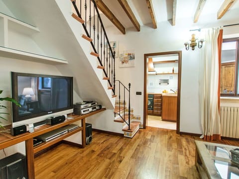 Property, Room, Building, Wood Flooring, Furniture, Floor, Interior Design, Ceiling, Hardwood, Living Room