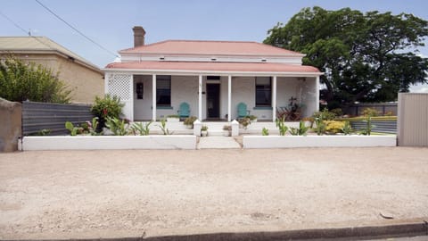57 Owen Terrace view "Front of House"