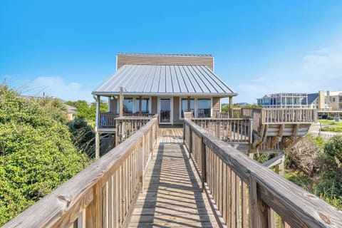 Walkway / Exterior - Oceanfront