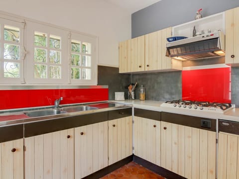 Countertop, Cabinetry, Kitchen Sink, Property, Furniture, Sink, Tap, Kitchen Stove, Wood, Kitchen Appliance