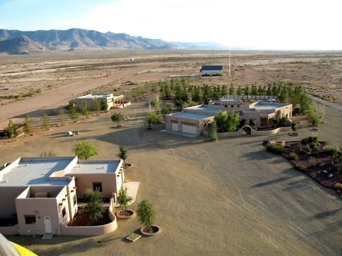 PPR Complex. Main House, Guest House, Bungalow & Hanger.