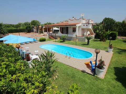 Water, Plant, Sky, Swimming Pool, Building, Azure, Tree, Shade, House, Outdoor Furniture