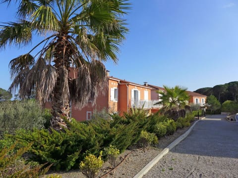 Property, House, Home, Residential Area, Tree, Vegetation, Real Estate, Palm Tree, Neighbourhood, Arecales