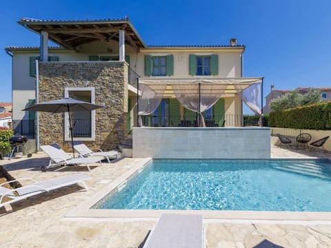 Water, Sky, Property, Plant, Swimming Pool, Building, Azure, Shade, Window, House