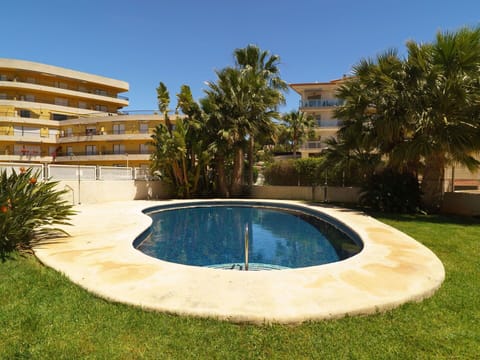Property, Swimming Pool, Grass, Real Estate, House, Architecture, Backyard, Water, Building, Home