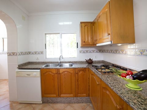 Countertop, Cabinetry, Property, Room, Kitchen, Furniture, Building, Sink, House, Floor