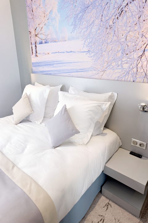 Superior Double Room | In-room safe, desk, blackout drapes, soundproofing