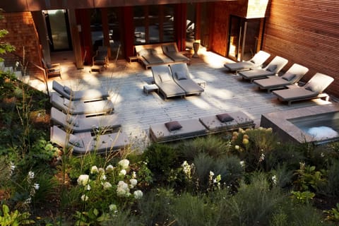 2 treatment rooms, massages