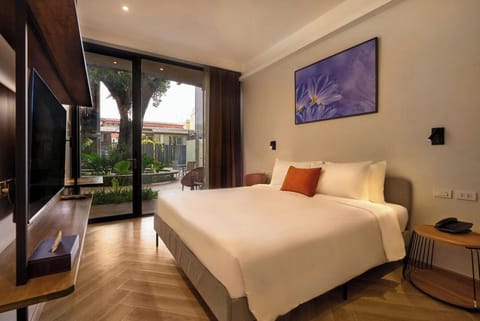 Deluxe Double Room, Garden View | Blackout drapes, WiFi (free), bed sheets