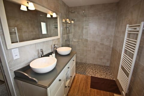 Superior Double Room (Mezzanine and sofabed) | Bathroom | Shower, hair dryer, towels
