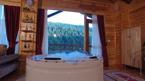 Jetted tub