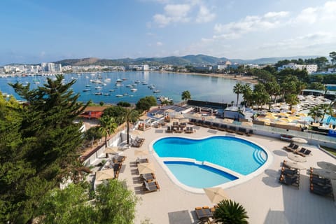Outdoor pool, pool umbrellas, sun loungers