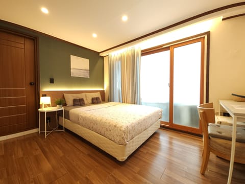 Double Room | Desk, blackout drapes, soundproofing, iron/ironing board