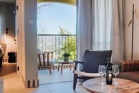 Deluxe Suite Balcony Mountain View | Living area | 32-inch TV with satellite channels