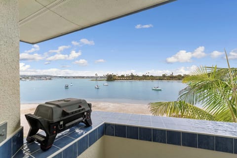 Bayfront North Balcony with fabulous bayviews!