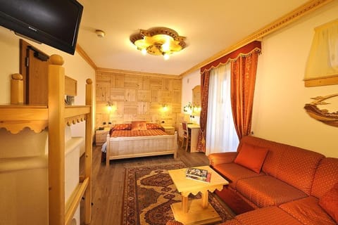 In-room safe, desk, soundproofing, free WiFi