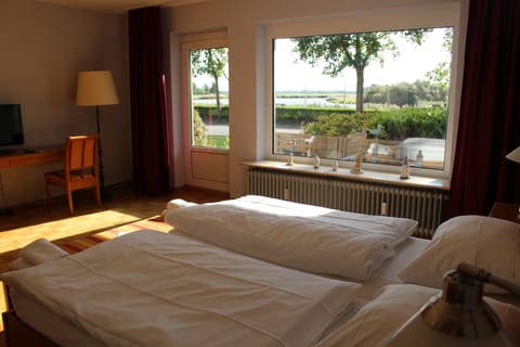 Apartment, 2 Bedrooms | Desk, soundproofing, free WiFi, bed sheets