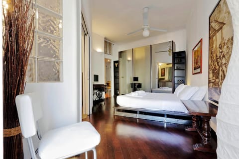 2 bedrooms, individually decorated, individually furnished, desk