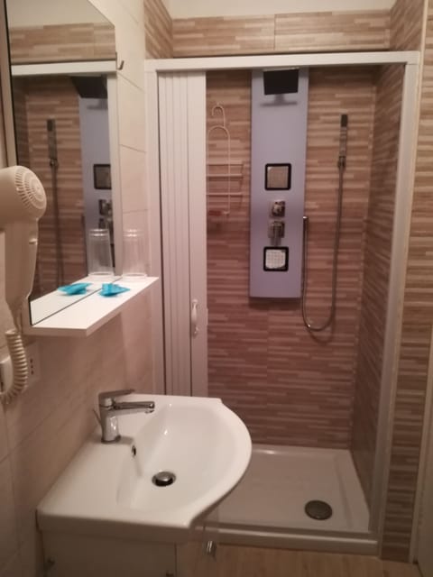 Suite, 2 Bedrooms, Valley View | Bathroom | Shower, free toiletries, hair dryer, bidet