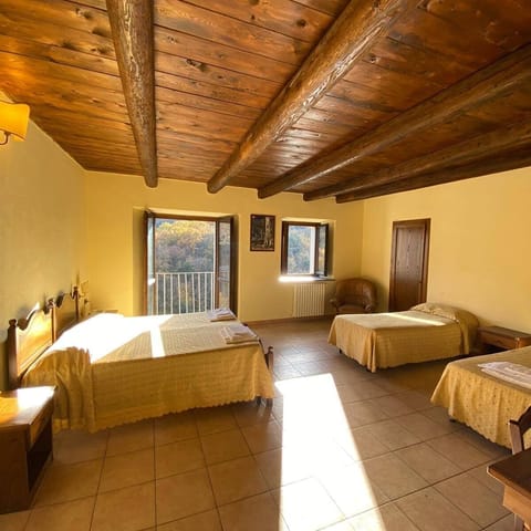 Double Room | 1 bedroom, premium bedding, in-room safe, desk