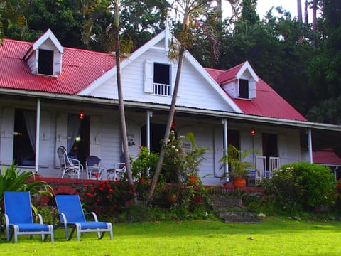 Mango Plantation House in the afternoon sun