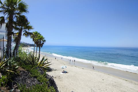 Two short blocks from cottage! Beautiful Beach - 