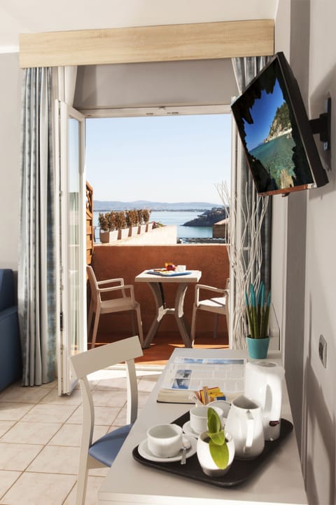 Exclusive Suite, Balcony, Sea View | Premium bedding, down comforters, memory foam beds, minibar