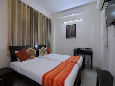 Memory foam beds, desk, iron/ironing board, free WiFi