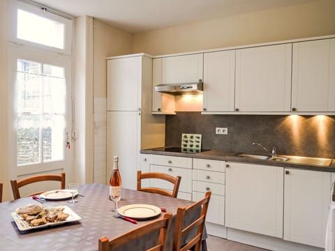 Kitchen Appliance, Kitchen, Countertop, Cabinetry, Major Appliance, Furniture, Wood, Flooring, Interior Design, Kitchen Sink