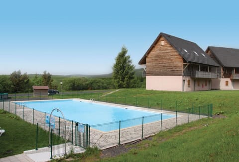 Water, Building, Plant, Sky, Swimming Pool, Land Lot, Shade, Architecture, Rectangle, House