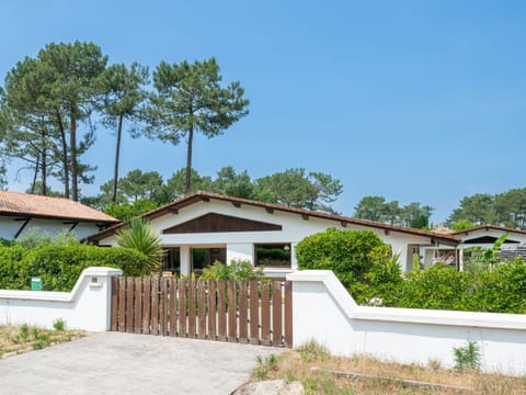 Residential Area, Home, Shrub, House, Land Lot, Cottage, Estate, Garden, Shade
