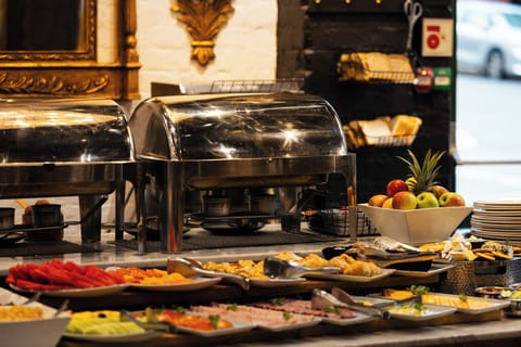 Daily buffet breakfast for a fee
