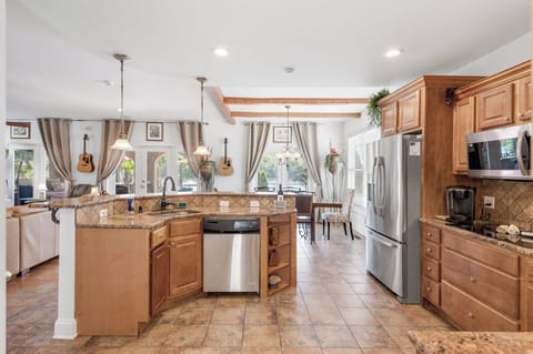 OPEN KITCHEN FLOOR PLAN COOK WHILE LOOKING AT THE LAKE