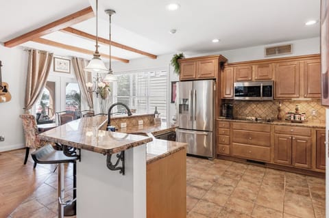 FULLY STOCKED KITCHEN