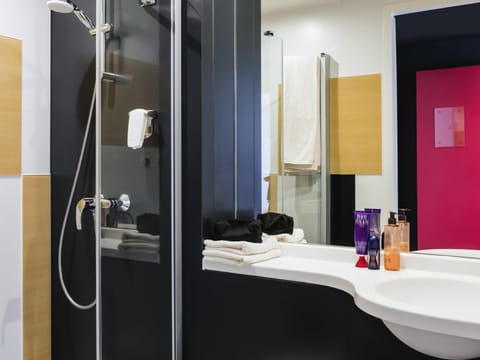 Classic Room, 1 Double Bed | Desk, free cribs/infant beds, free rollaway beds, free WiFi