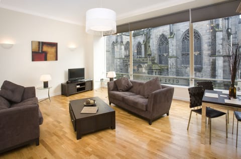 Apartment (St Giles, Sleeps 5) | Living area | Flat-screen TV, DVD player