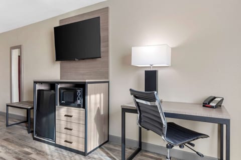 Premium bedding, pillowtop beds, desk, laptop workspace