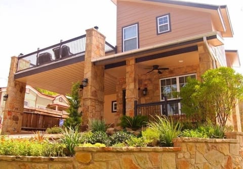Built June 2011, Big House, Big Balcony faces downtown.  Walk to Franklin BBQ!